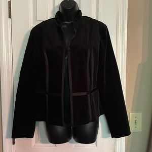 EUC Nine West size L (fits more like a Medium) velvet black jacket